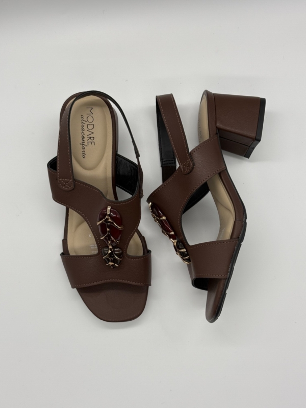 IMG_0371 Sandalias de Tacón Modare 7172.127 Ultra Conforto Marrón con Pedrería Joya en Relieve