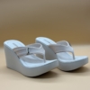 Azaleia Sandalias Azaleia 83679 con Plataforma taco Cuña Alta en Color crema