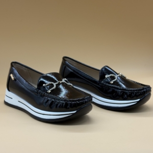 Mocasines via uno 3Y9468-2 Ultra Conforto en Charol Negro con Plataforma Confort e Inserciones de piedras