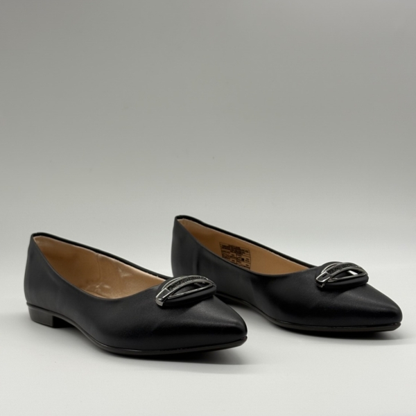 Balerinas light gel en Napa Negra con Punta Fina y Herraje Metalizado