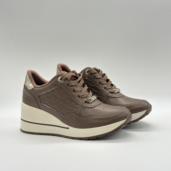 via marte Zapatillas mujer Urbanas Via Marte 351-004-05 en Tono Marrón con Plataforma Cuña y Textura Grabada