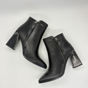 Botines Via Uno DF1389-D6083 en Cuero Negro con Textura Serpiente y Tacón Geométrico