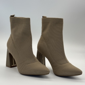 Botines tipo Calcetín via marte 343-009-09 beige  y Detalle Dorado